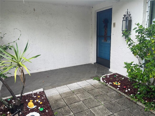 7403 Populus Dr in Port Richey, FL - Building Photo - Building Photo