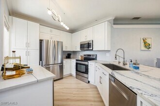 1133 Sweetwater Ln in Naples, FL - Foto de edificio - Building Photo