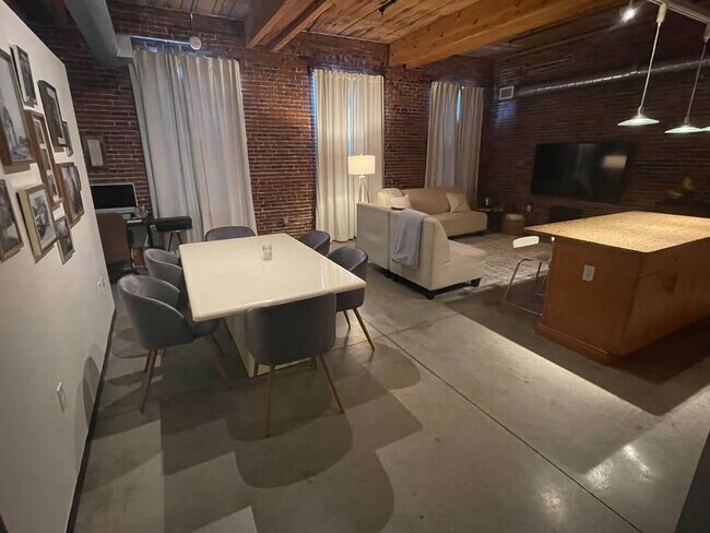 130 John St, Unit 213 in Lowell, MA - Building Photo - Building Photo