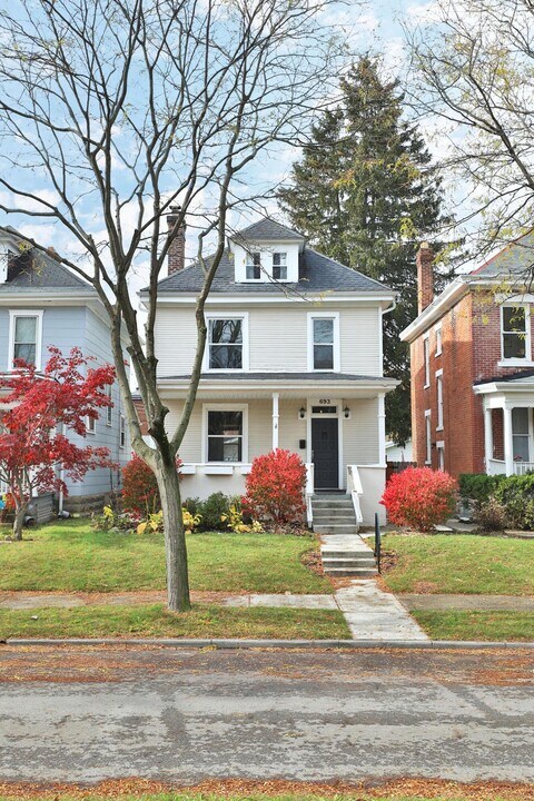 693 Wilson Ave in Columbus, OH - Building Photo