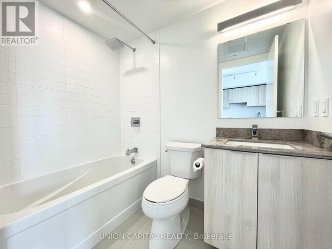 501 Yonge St in Toronto, ON - Building Photo - Building Photo