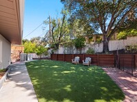 111 Deer Hollow Rd in San Anselmo, CA - Foto de edificio - Building Photo