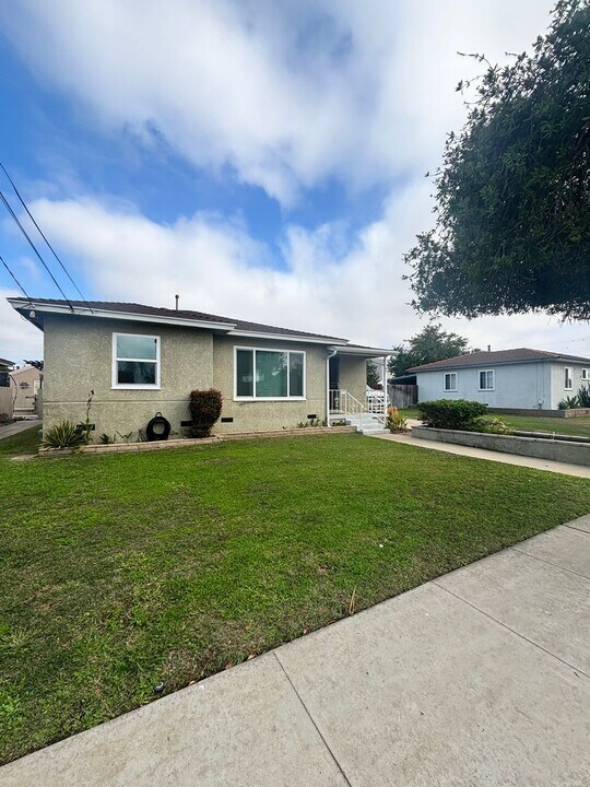 787 Date Ave in Chula Vista, CA - Building Photo