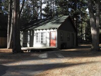 948 Tata Ln in South Lake Tahoe, CA - Foto de edificio - Building Photo