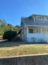 314 E 14th St in The Dalles, OR - Building Photo - Building Photo