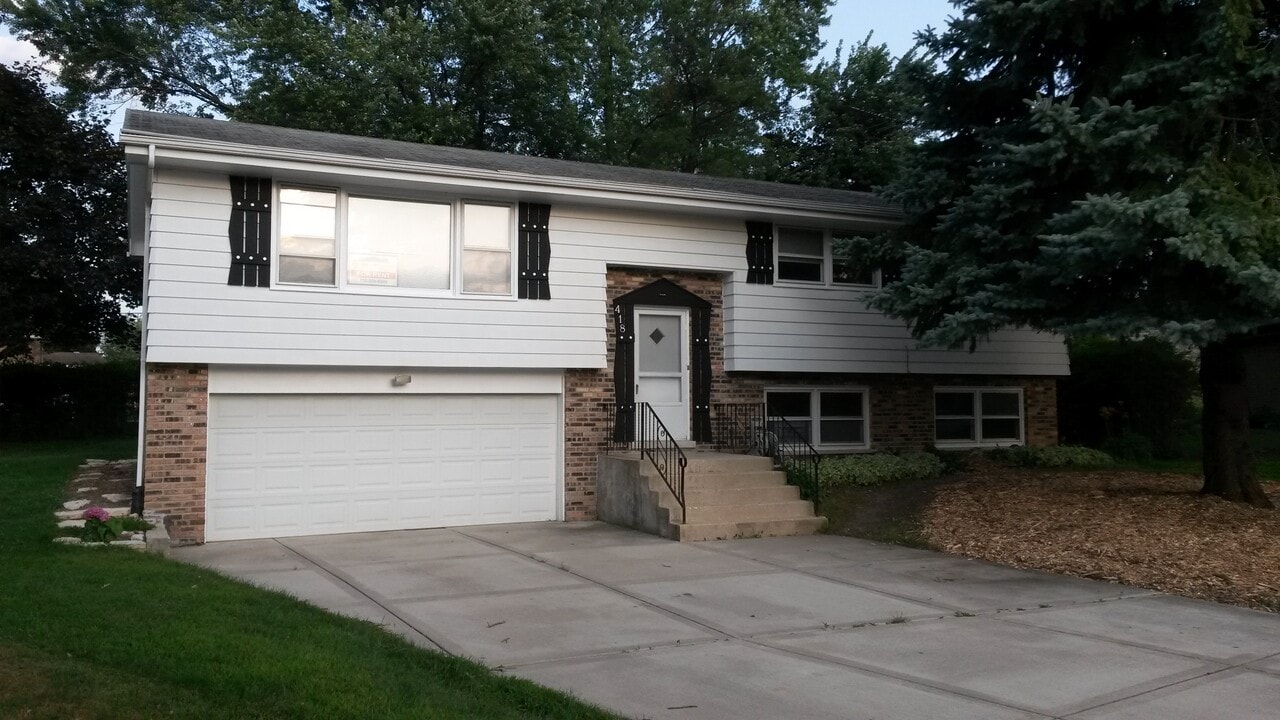 418 Lincoln Ln in Frankfort, IL - Building Photo