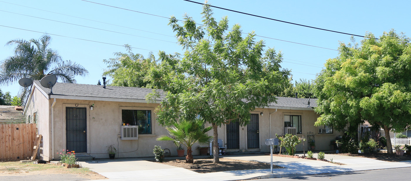 1030 E Indiana St in Woodbridge, CA - Building Photo