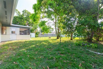 16221 SW 102nd Ave in Miami, FL - Building Photo - Building Photo