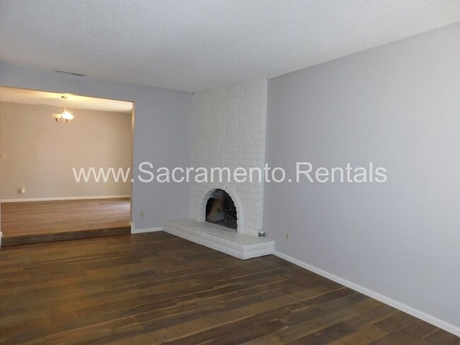 6419 Hillsdale Blvd in Sacramento, CA - Building Photo - Building Photo