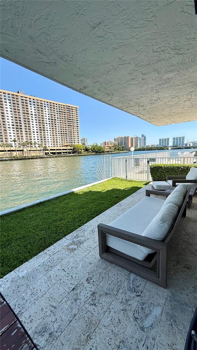 4000 NE 170th St in North Miami Beach, FL - Building Photo - Building Photo