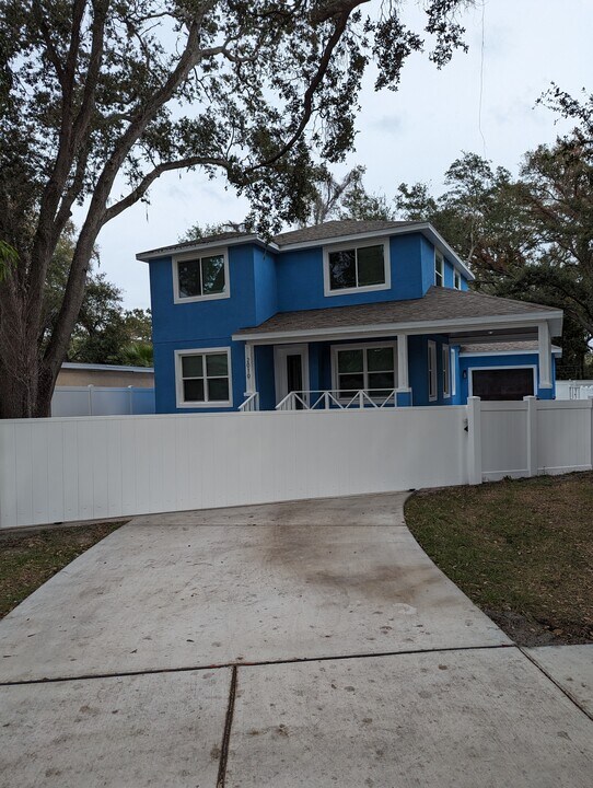2010 Seminole Blvd S in St. Petersburg, FL - Building Photo