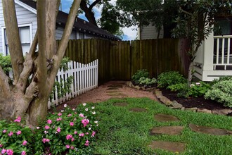 1115 Robbie St in Houston, TX - Building Photo - Building Photo