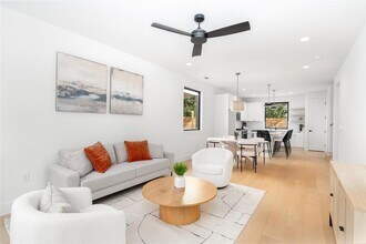 3001 E 51st St, Unit 6301 in Austin, TX - Building Photo - Building Photo
