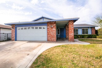 7582 Lime Ave in Fontana, CA - Building Photo - Building Photo