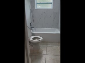 2770 SW 1st St in Fort Lauderdale, FL - Foto de edificio - Building Photo