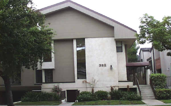 352 Myrtle St in Glendale, CA - Building Photo - Building Photo