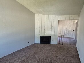 4020 Tricia Way in North Highlands, CA - Foto de edificio - Building Photo