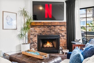 727 Seacoast Dr in Imperial Beach, CA - Foto de edificio - Building Photo