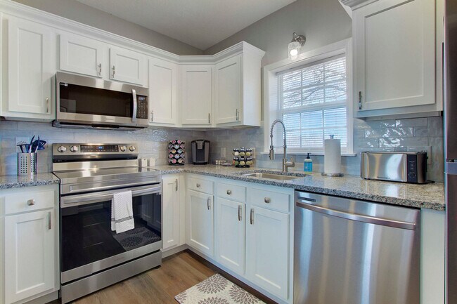 1610 Cooper Foster Park Rd in Vermilion, OH - Building Photo - Building Photo