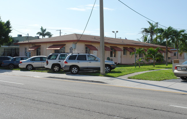 Vilac Apartments in Miami, FL - Foto de edificio - Building Photo