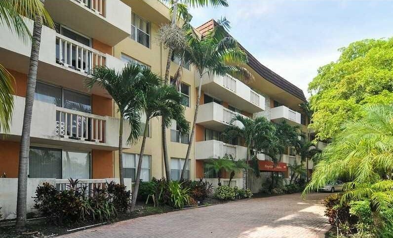 1800 Sans Souci Blvd, Unit 243 in North Miami, FL - Building Photo