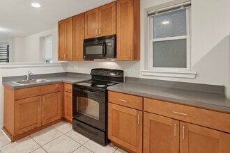 1740 N Sydenham St, Unit B in Philadelphia, PA - Foto de edificio - Building Photo