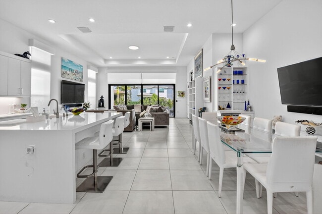 8331 Royal County Down Rd in Boca Raton, FL - Building Photo - Building Photo