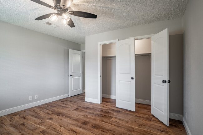 Prutzman Place Apartments in Beaumont, TX - Building Photo - Interior Photo