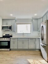 336 Scranton Ave in Lynbrook, NY - Building Photo