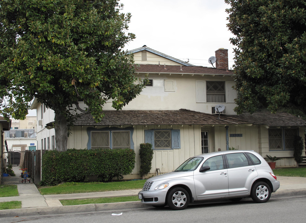 157 S Bandy Ave in West Covina, CA - Foto de edificio