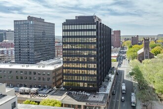 900 Chapel St in New Haven, CT - Building Photo - Building Photo