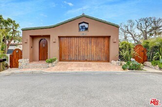 3916 Rambla Orienta in Malibu, CA - Building Photo - Building Photo