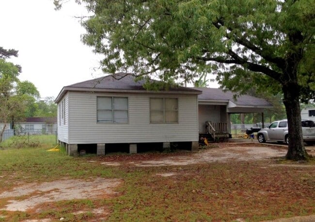 property at 1602 Kings Rd