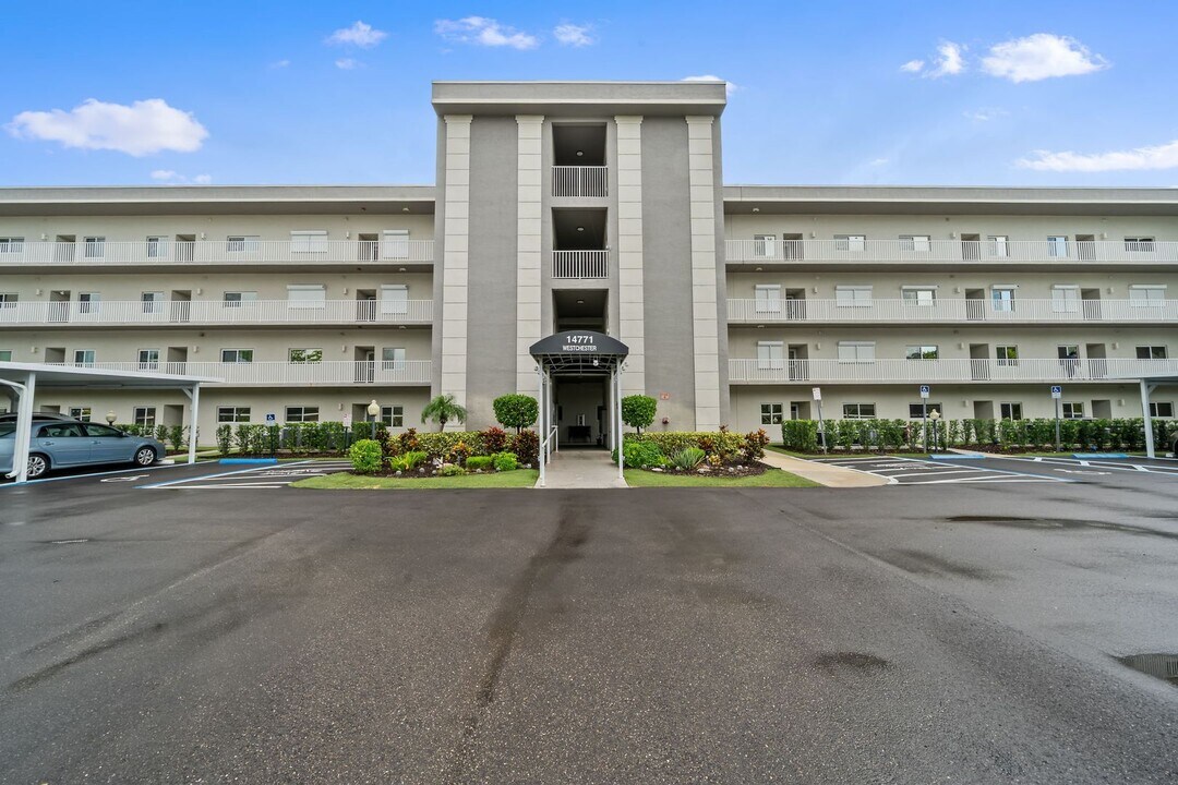 14771 Hole in 1 Cir in Ft. Myers, FL - Building Photo