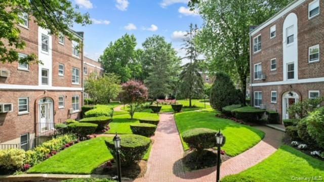 221 Middle Neck Rd in North Hempstead, NY - Building Photo - Building Photo