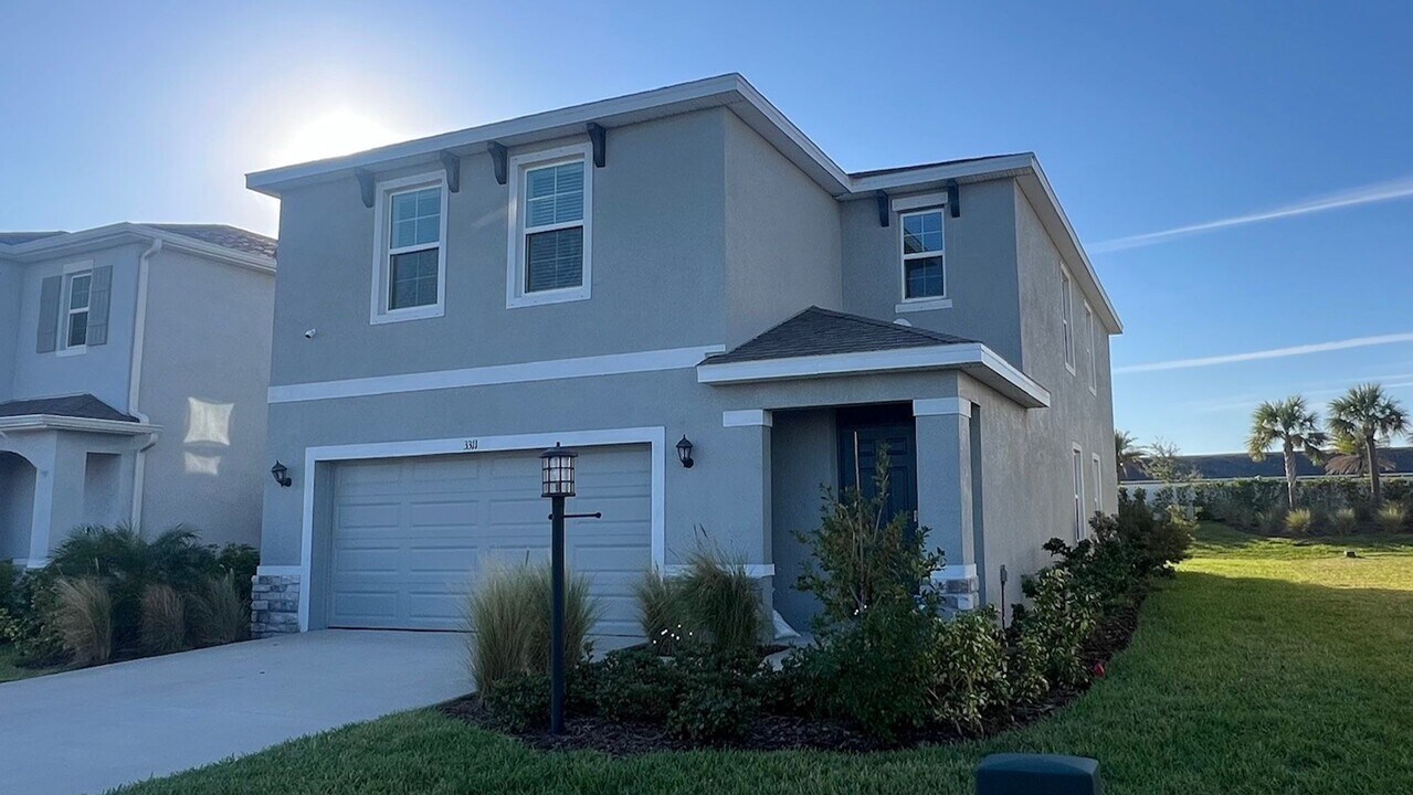 3311 Hilltop Cir in Bradenton, FL - Building Photo