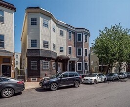 838 E 2nd St, Unit 1 in Boston, MA - Foto de edificio - Building Photo
