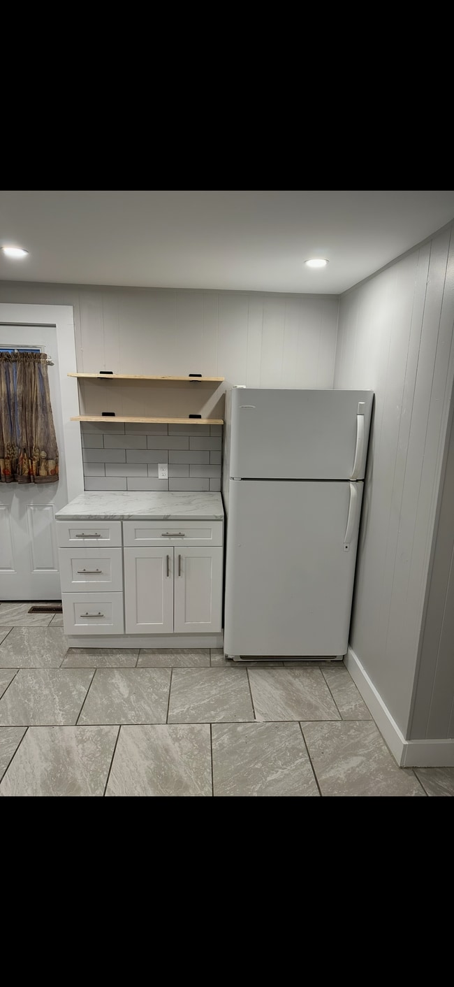 30 Grover St, Unit 1F in North Providence, RI - Building Photo - Building Photo