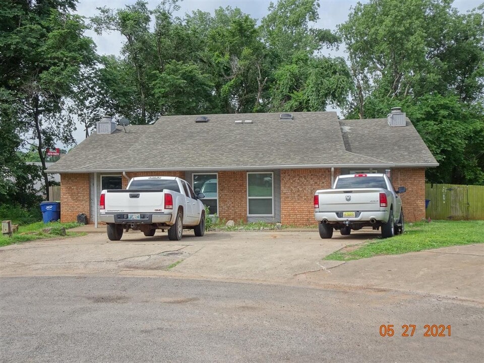904-904 Aspen Ct in Noble, OK - Building Photo