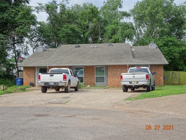 property at 904-904 Aspen Ct