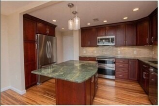 1002 Paradise Rd in Swampscott, MA - Building Photo - Building Photo