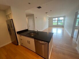 601 Albany St in Boston, MA - Building Photo