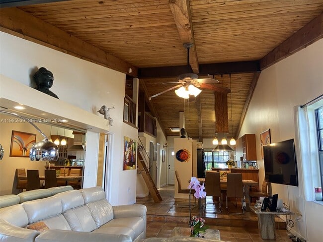 10361 Juniper Ct in Pembroke Pines, FL - Foto de edificio - Building Photo