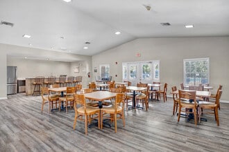 Carlton Arms Of Ocala in Ocala, FL - Building Photo - Building Photo