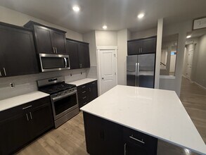 15372 200th Ave E in Bonney Lake, WA - Foto de edificio - Building Photo