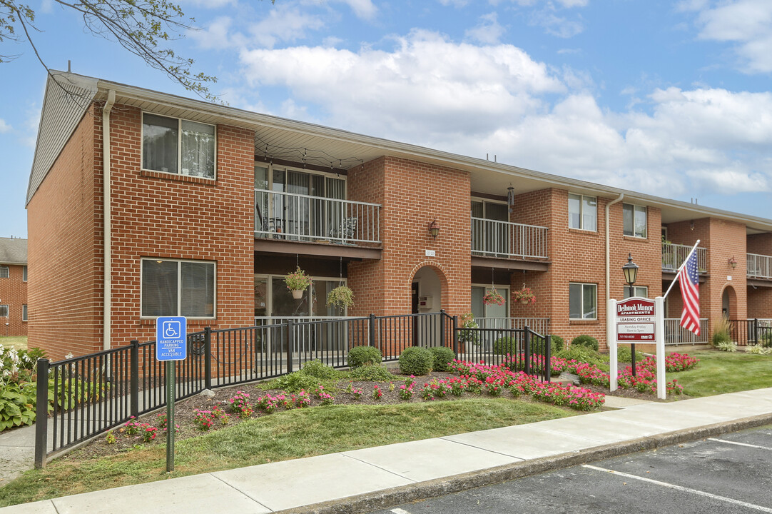 Delbrook Manor Apartments in Mechanicsburg, PA - Foto de edificio