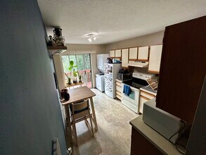 22 Lisa Ct, Unit Unit 12 in Waterbury, CT - Foto de edificio - Building Photo