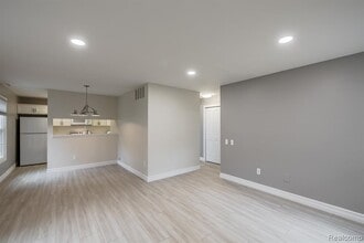 2621 Thornbrier in Lake Orion, MI - Building Photo - Building Photo