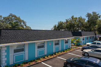 327 & 401 Fernwood in Clearwater, FL - Building Photo - Building Photo