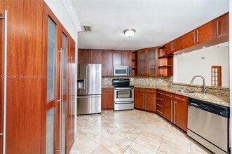 4725 NW 103rd Ct in Doral, FL - Building Photo - Building Photo